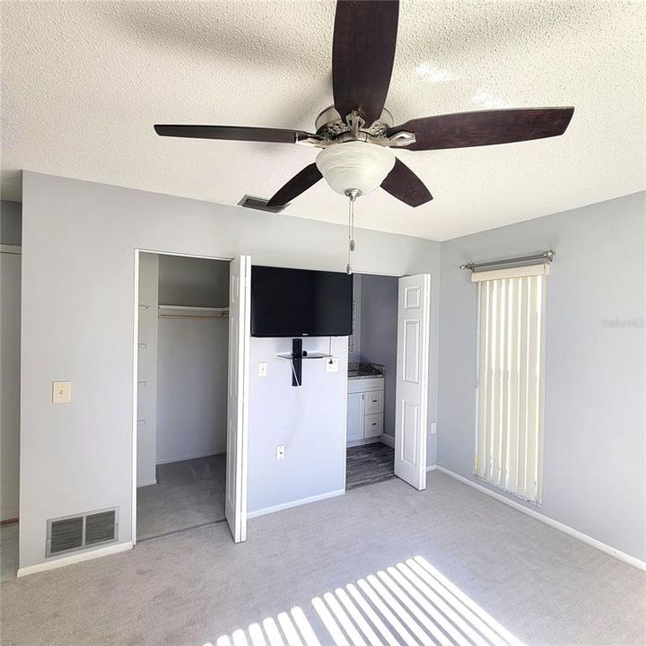 For Sale: $309,500 (2 beds, 1 baths, 1130 Square Feet)