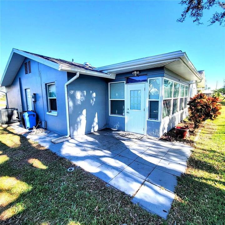 For Sale: $309,500 (2 beds, 1 baths, 1130 Square Feet)