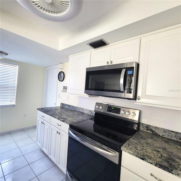 For Sale: $309,500 (2 beds, 1 baths, 1130 Square Feet)