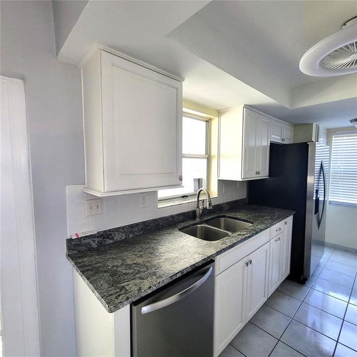 For Sale: $309,500 (2 beds, 1 baths, 1130 Square Feet)