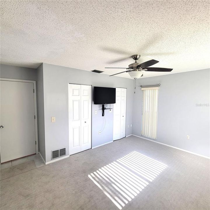 For Sale: $309,500 (2 beds, 1 baths, 1130 Square Feet)