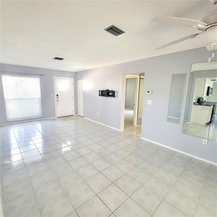 For Sale: $309,500 (2 beds, 1 baths, 1130 Square Feet)