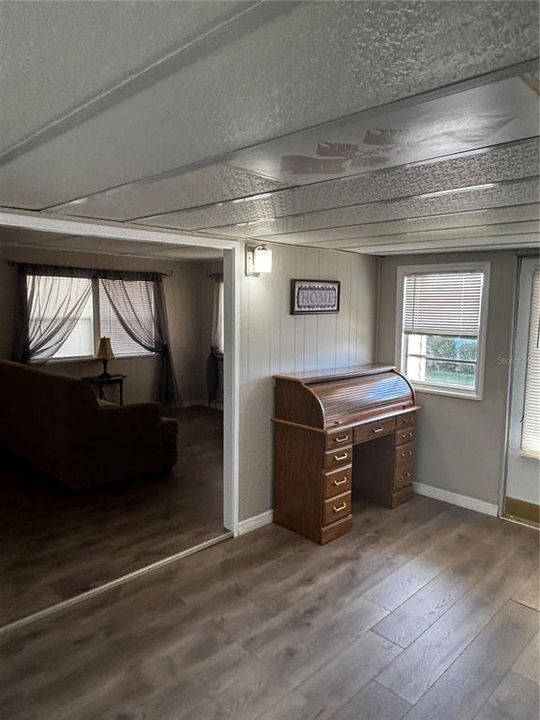 В аренду: $1,300 (2 спален, 1 ванн, 832 Квадратных фут)