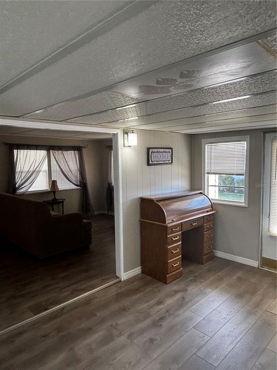 В аренду: $1,300 (2 спален, 1 ванн, 832 Квадратных фут)