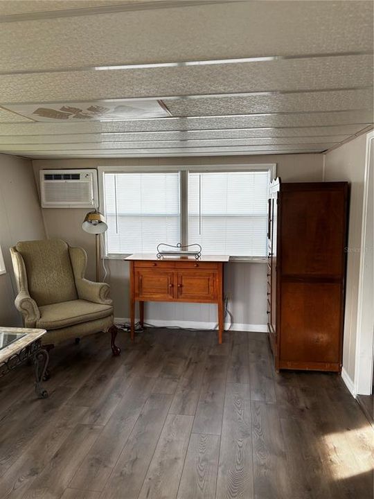 В аренду: $1,300 (2 спален, 1 ванн, 832 Квадратных фут)