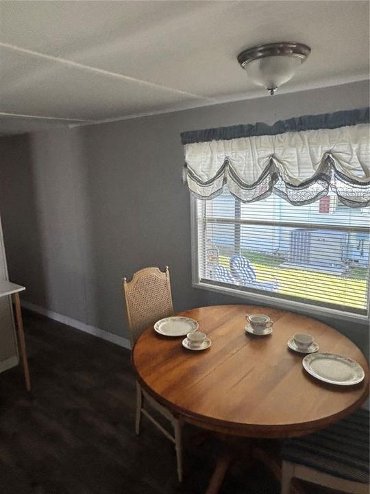 В аренду: $1,300 (2 спален, 1 ванн, 832 Квадратных фут)