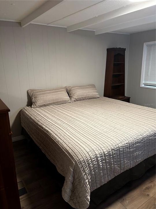 В аренду: $1,300 (2 спален, 1 ванн, 832 Квадратных фут)