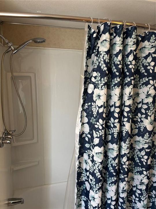 В аренду: $1,300 (2 спален, 1 ванн, 832 Квадратных фут)