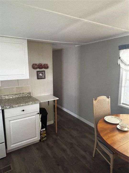 В аренду: $1,300 (2 спален, 1 ванн, 832 Квадратных фут)