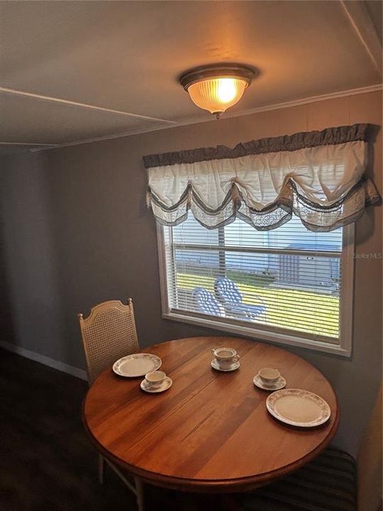 В аренду: $1,300 (2 спален, 1 ванн, 832 Квадратных фут)