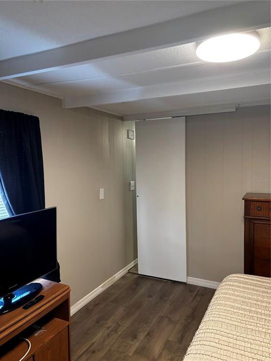 В аренду: $1,300 (2 спален, 1 ванн, 832 Квадратных фут)