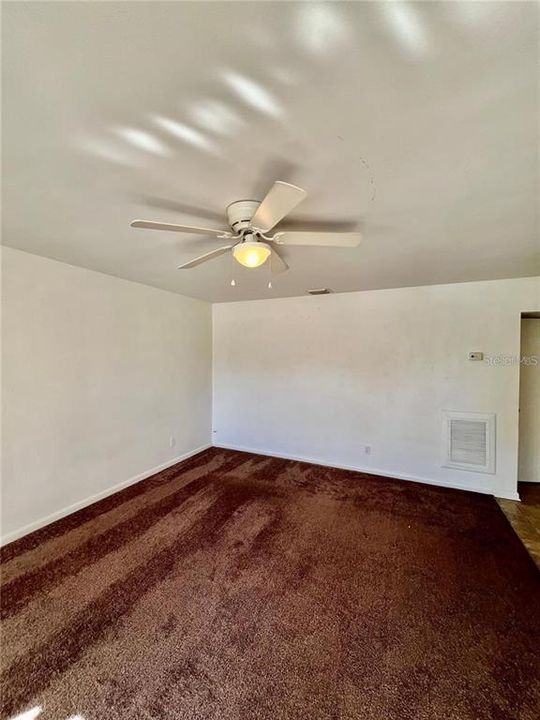 For Rent: $1,200 (1 beds, 1 baths, 700 Square Feet)