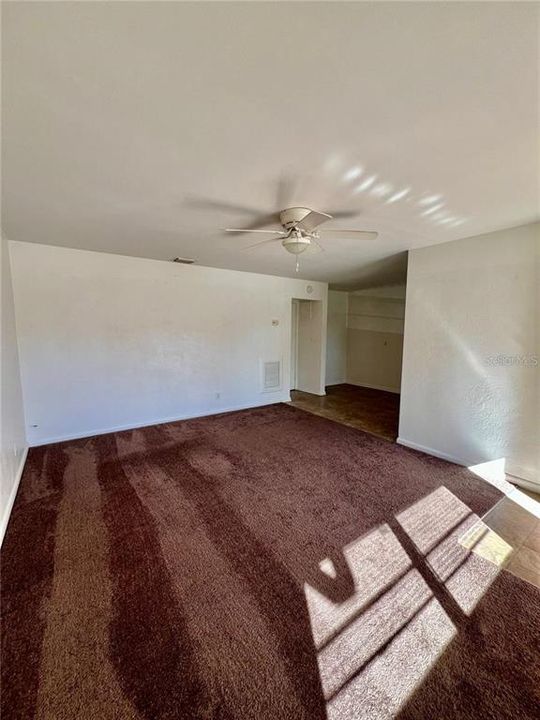 For Rent: $1,200 (1 beds, 1 baths, 700 Square Feet)