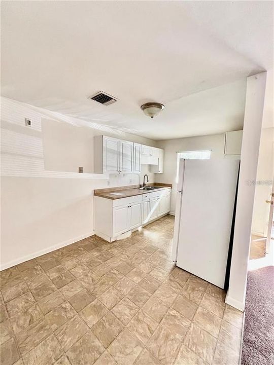 For Rent: $1,200 (1 beds, 1 baths, 700 Square Feet)