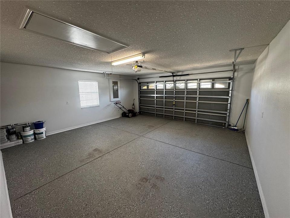 For Rent: $2,000 (3 beds, 2 baths, 1982 Square Feet)