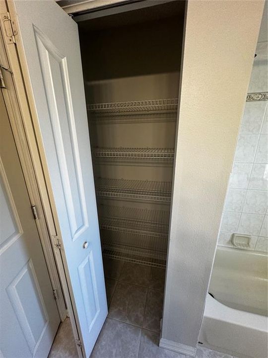 For Rent: $2,000 (3 beds, 2 baths, 1982 Square Feet)