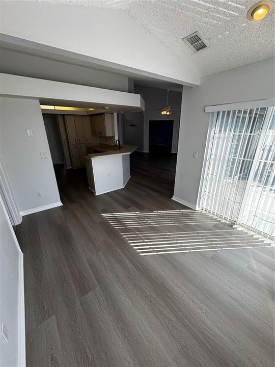 For Rent: $2,000 (3 beds, 2 baths, 1982 Square Feet)