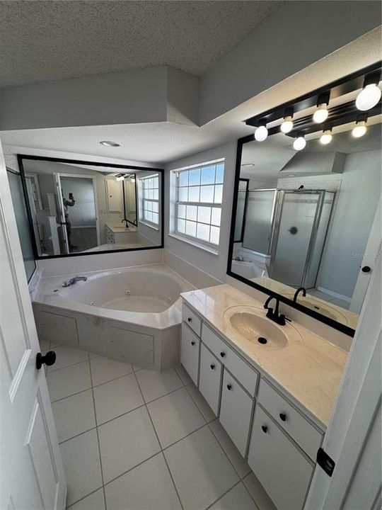 For Rent: $2,000 (3 beds, 2 baths, 1982 Square Feet)