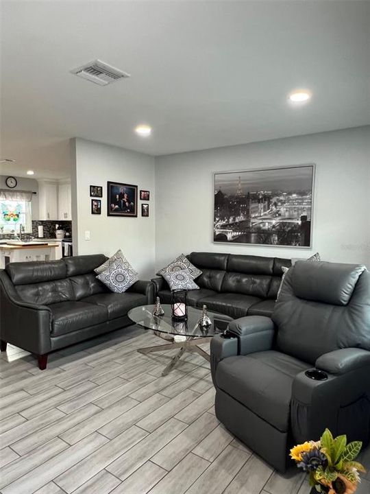 待售: $384,900 (3 贝兹, 2 浴室, 1120 平方英尺)