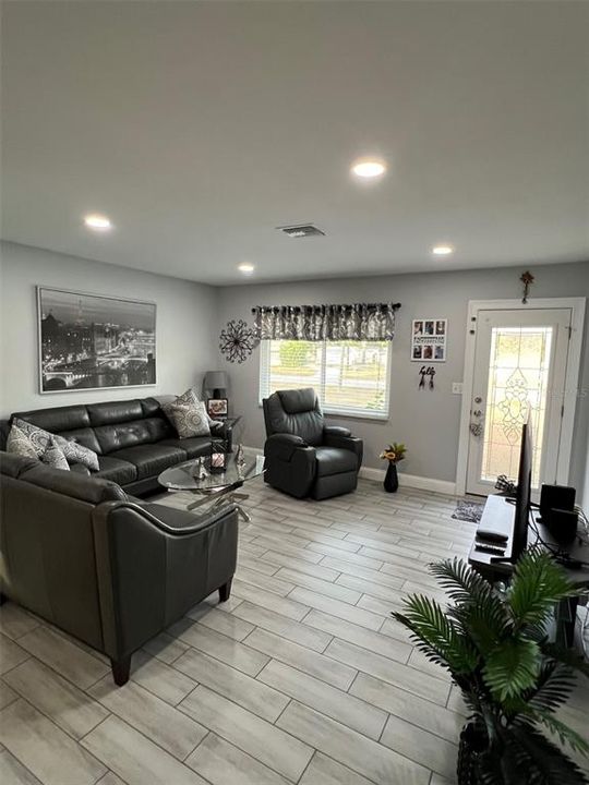 待售: $384,900 (3 贝兹, 2 浴室, 1120 平方英尺)