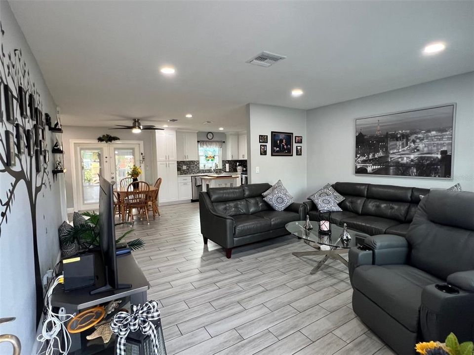 待售: $384,900 (3 贝兹, 2 浴室, 1120 平方英尺)