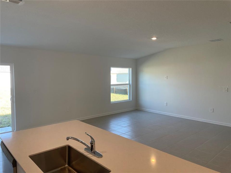 En Renta: $2,350 (4 camas, 2 baños, 1824 Pies cuadrados)