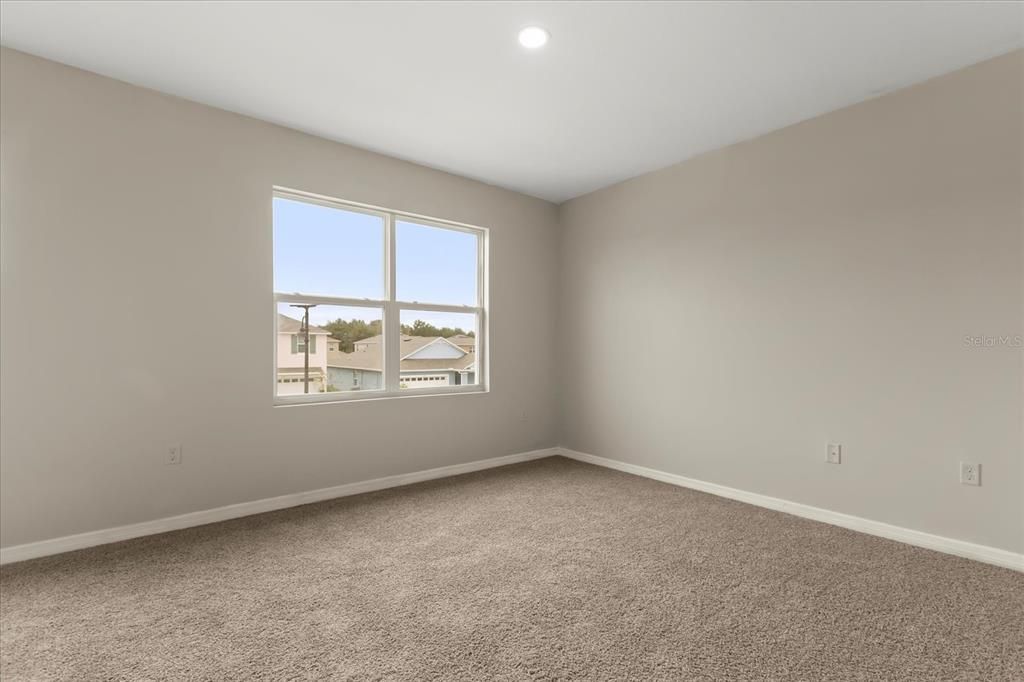 В аренду: $2,899 (5 спален, 3 ванн, 2910 Квадратных фут)