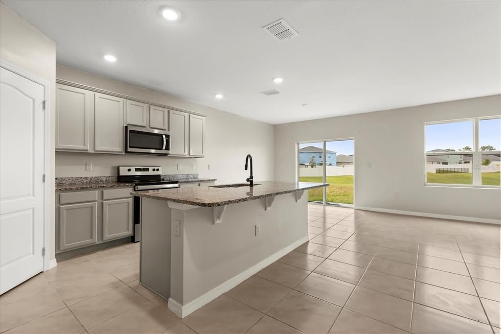 В аренду: $2,899 (5 спален, 3 ванн, 2910 Квадратных фут)