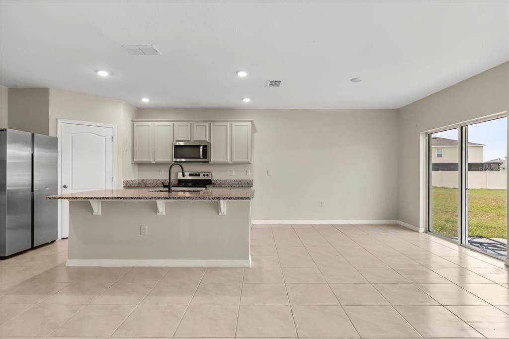 В аренду: $2,899 (5 спален, 3 ванн, 2910 Квадратных фут)