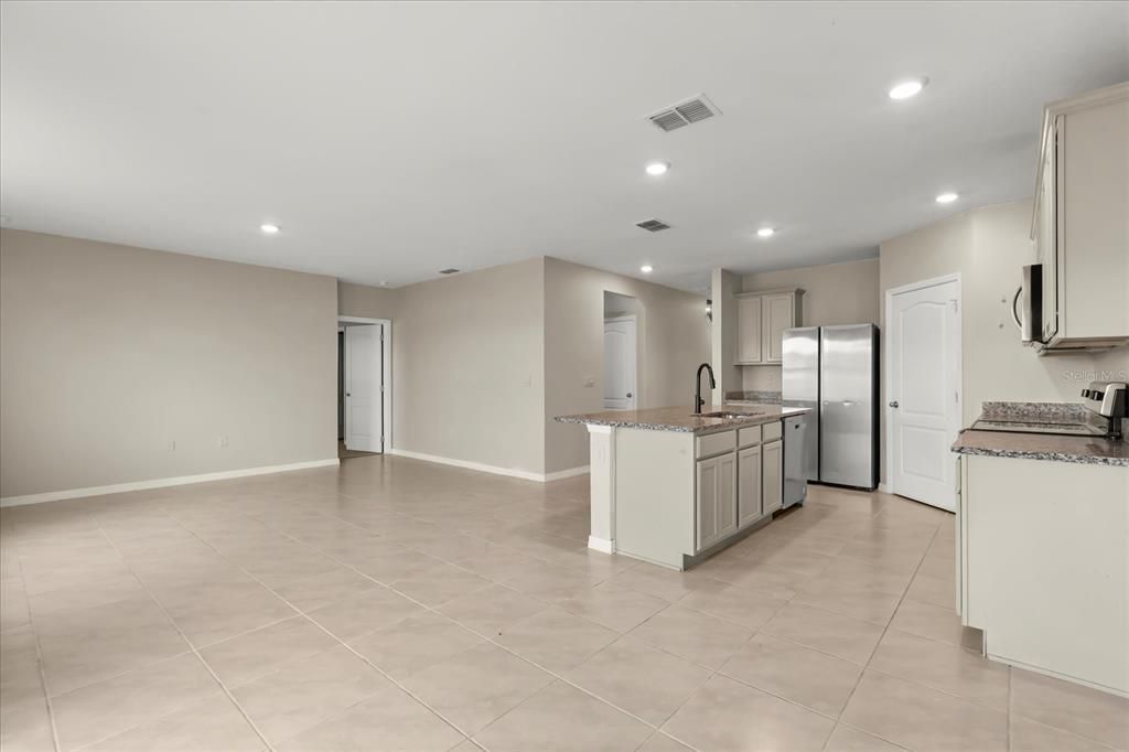 В аренду: $2,899 (5 спален, 3 ванн, 2910 Квадратных фут)