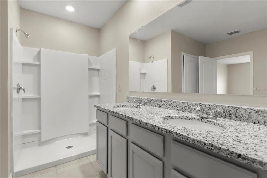 В аренду: $2,899 (5 спален, 3 ванн, 2910 Квадратных фут)