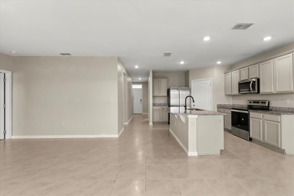 В аренду: $2,899 (5 спален, 3 ванн, 2910 Квадратных фут)