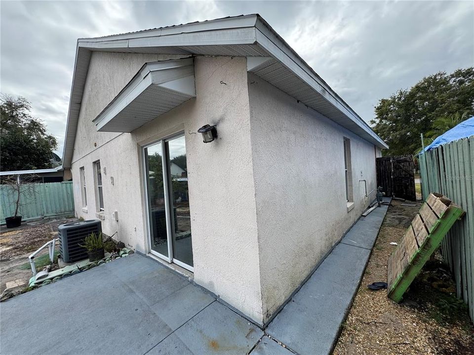 待售: $279,900 (4 贝兹, 2 浴室, 1122 平方英尺)