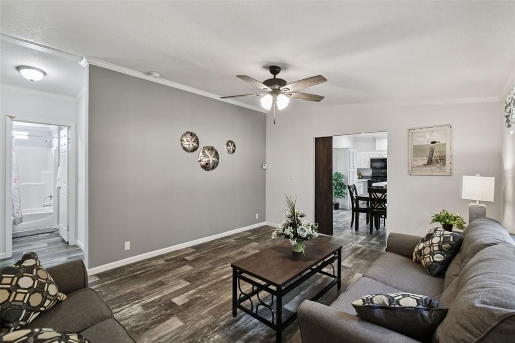 На продажу: $295,000 (4 спален, 2 ванн, 1590 Квадратных фут)