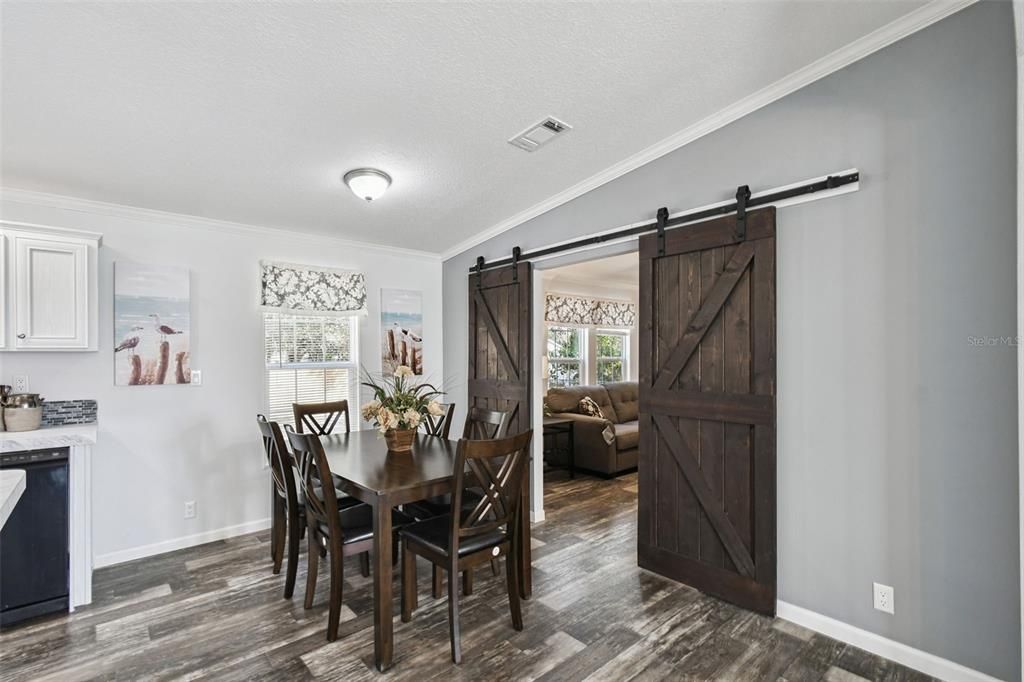 На продажу: $295,000 (4 спален, 2 ванн, 1590 Квадратных фут)