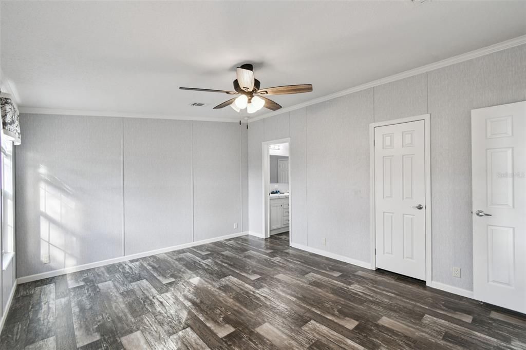 На продажу: $295,000 (4 спален, 2 ванн, 1590 Квадратных фут)