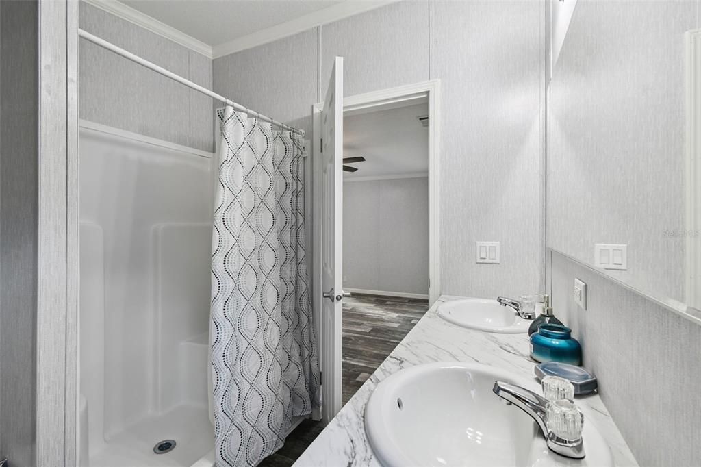 На продажу: $295,000 (4 спален, 2 ванн, 1590 Квадратных фут)