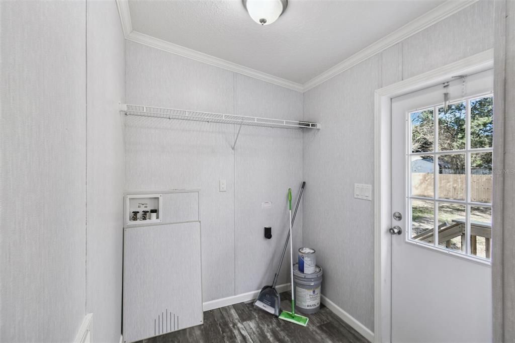 На продажу: $295,000 (4 спален, 2 ванн, 1590 Квадратных фут)