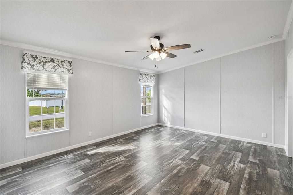 На продажу: $295,000 (4 спален, 2 ванн, 1590 Квадратных фут)