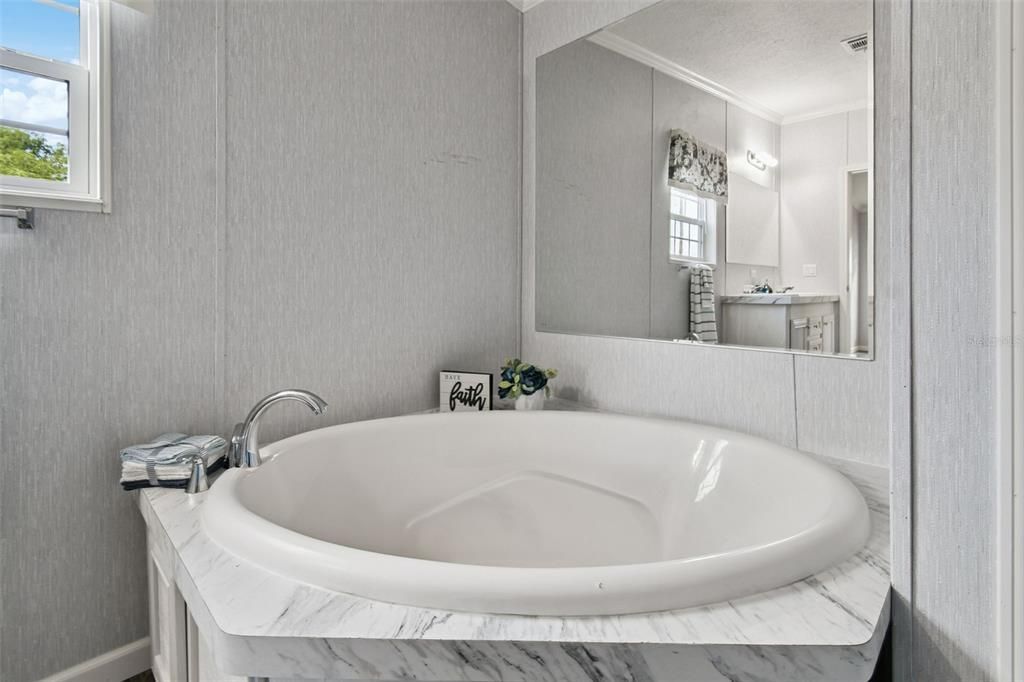 На продажу: $295,000 (4 спален, 2 ванн, 1590 Квадратных фут)