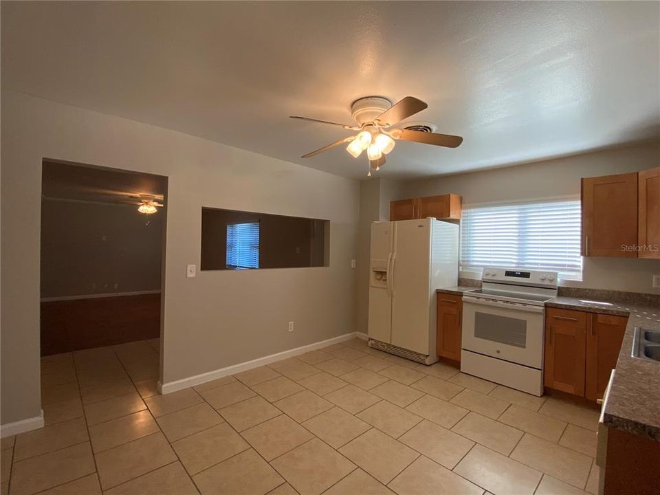 For Rent: $1,450 (2 beds, 1 baths, 908 Square Feet)