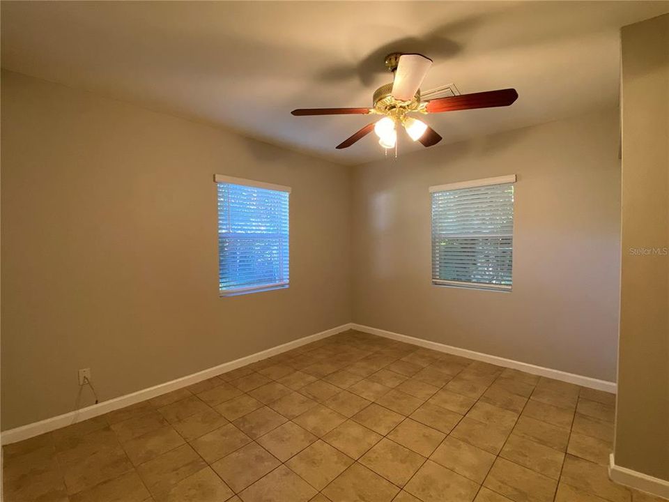 For Rent: $1,450 (2 beds, 1 baths, 908 Square Feet)