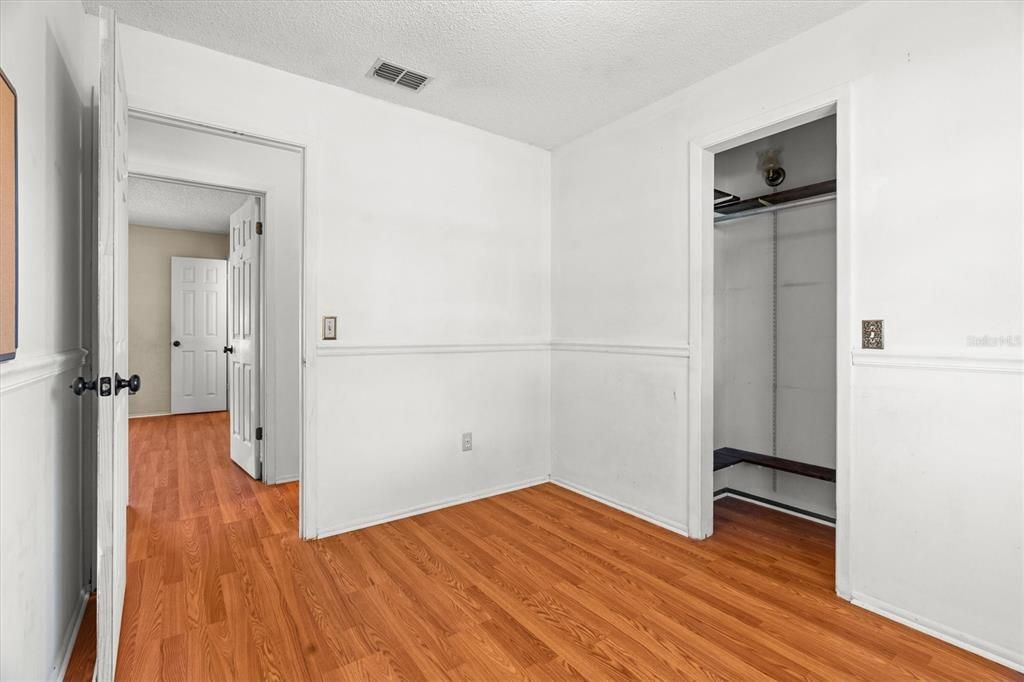 待售: $290,000 (3 贝兹, 1 浴室, 891 平方英尺)