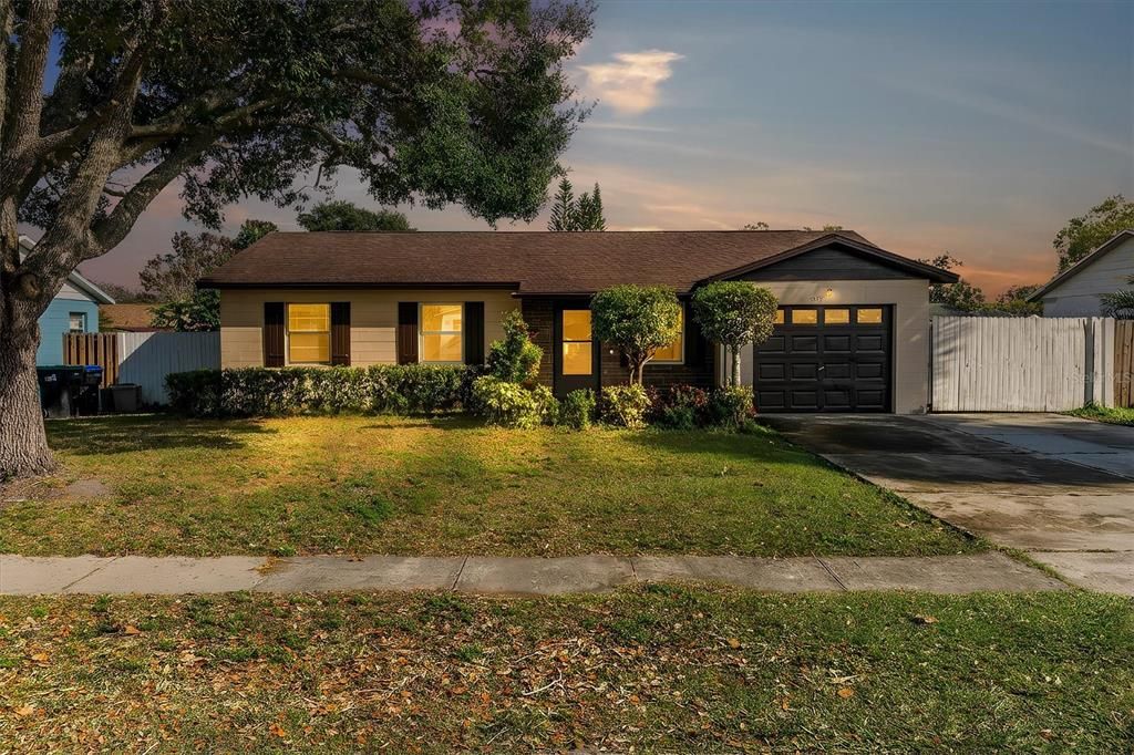 待售: $290,000 (3 贝兹, 1 浴室, 891 平方英尺)