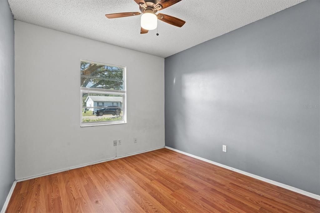 待售: $290,000 (3 贝兹, 1 浴室, 891 平方英尺)