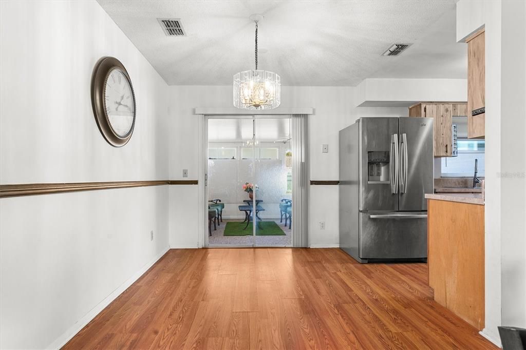 待售: $290,000 (3 贝兹, 1 浴室, 891 平方英尺)