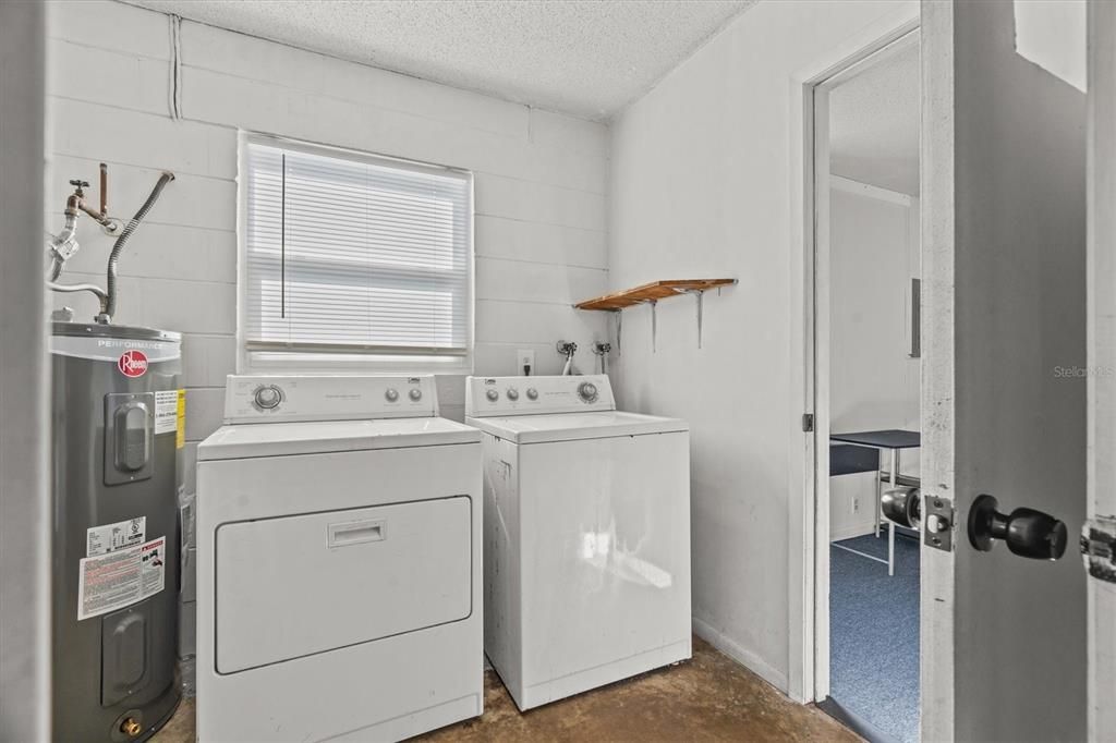 待售: $290,000 (3 贝兹, 1 浴室, 891 平方英尺)