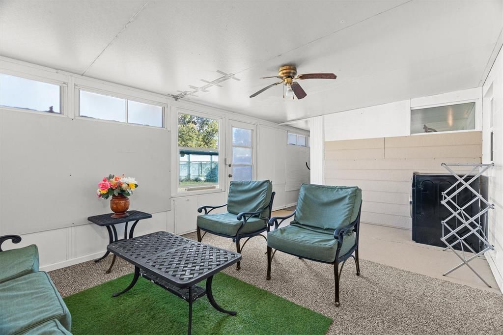 待售: $290,000 (3 贝兹, 1 浴室, 891 平方英尺)