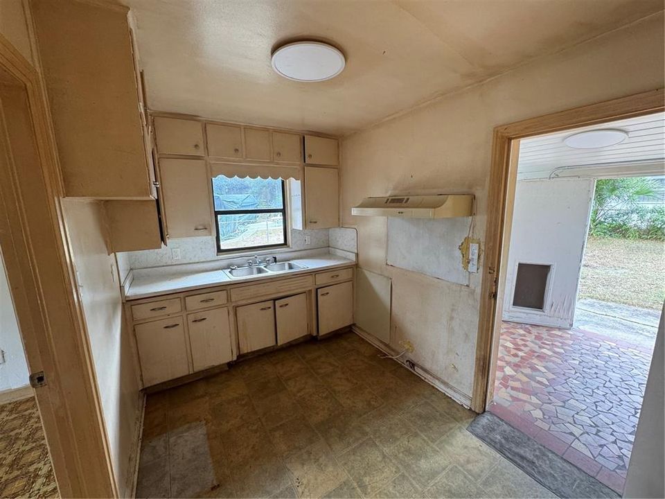 待售: $130,000 (2 贝兹, 1 浴室, 1127 平方英尺)