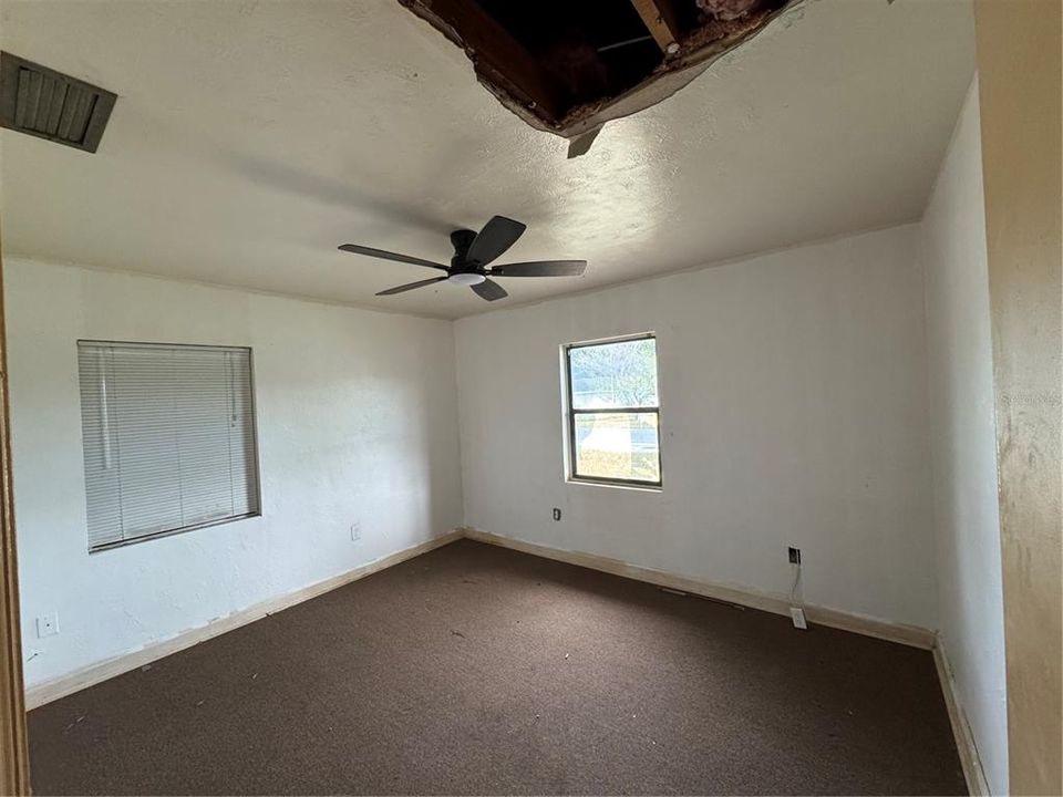 待售: $130,000 (2 贝兹, 1 浴室, 1127 平方英尺)